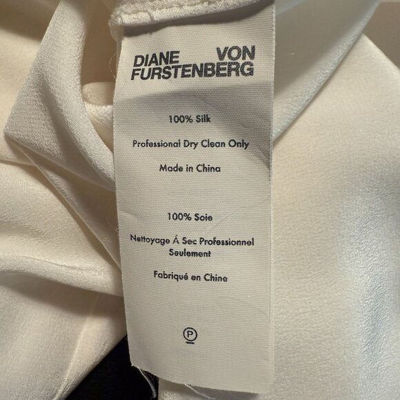 Diane von Furstenberg Tie Front Key Hole Blouse Color: ivory Size: 14 - Picture 5 of 6